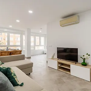  Apartamento Modern Steps From The